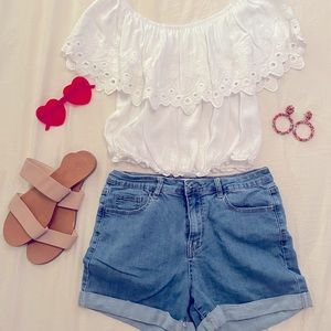 White, off the shoulders, crop top - Size L